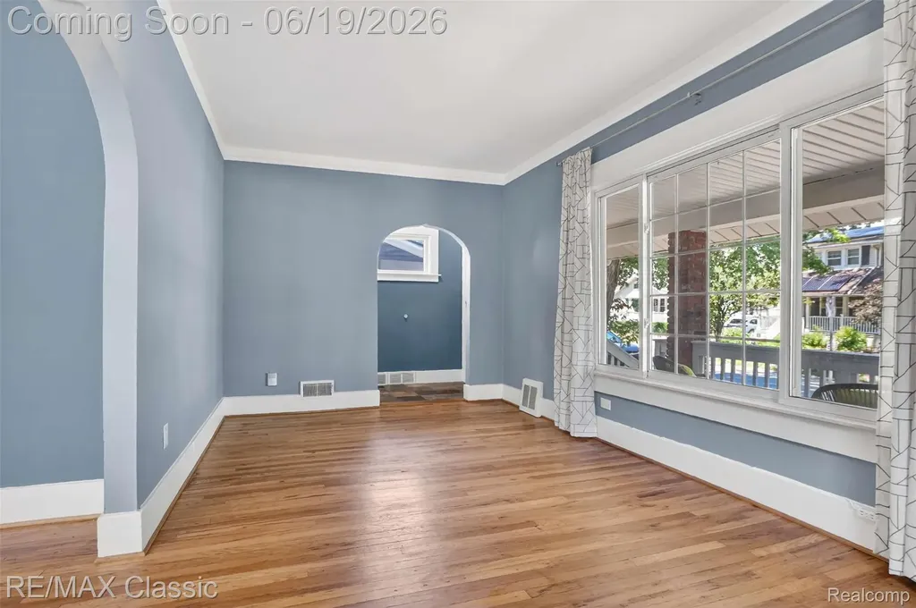 561 W Saratoga Street Ferndale City MI 48220