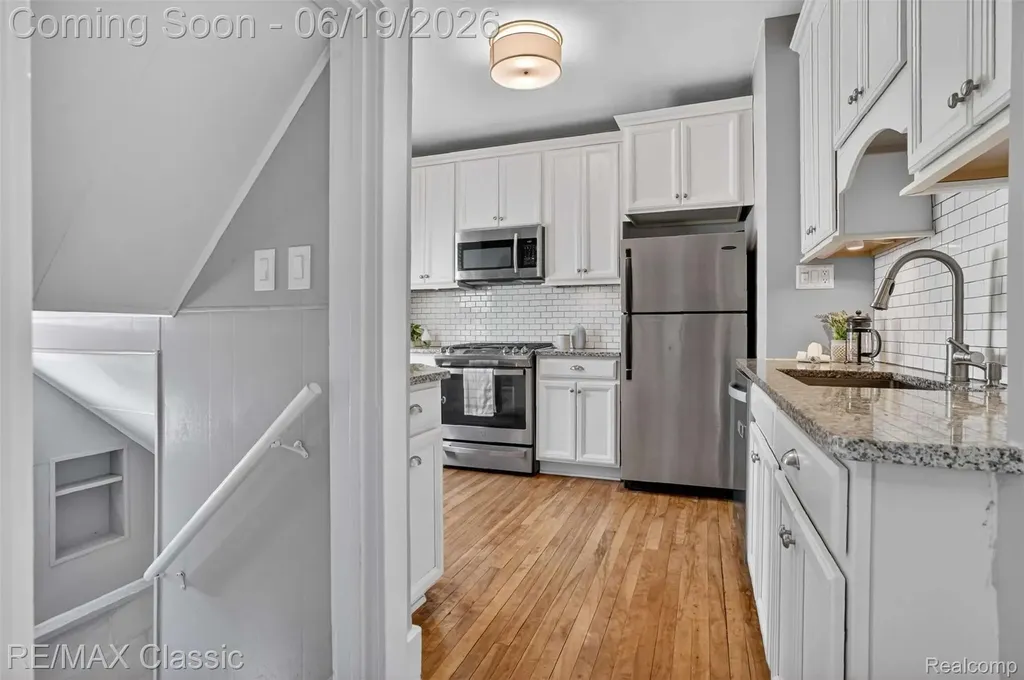 561 W Saratoga Street Ferndale City MI 48220