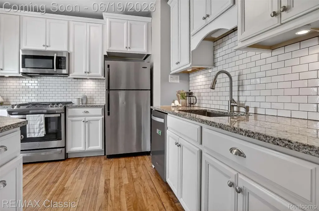 561 W Saratoga Street Ferndale City MI 48220