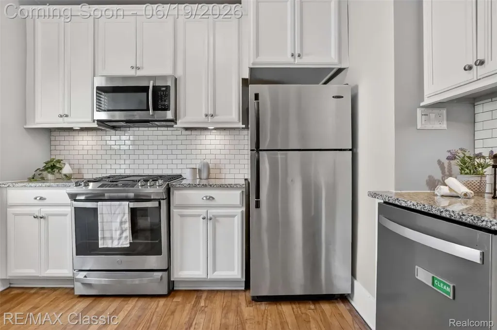 561 W Saratoga Street Ferndale City MI 48220