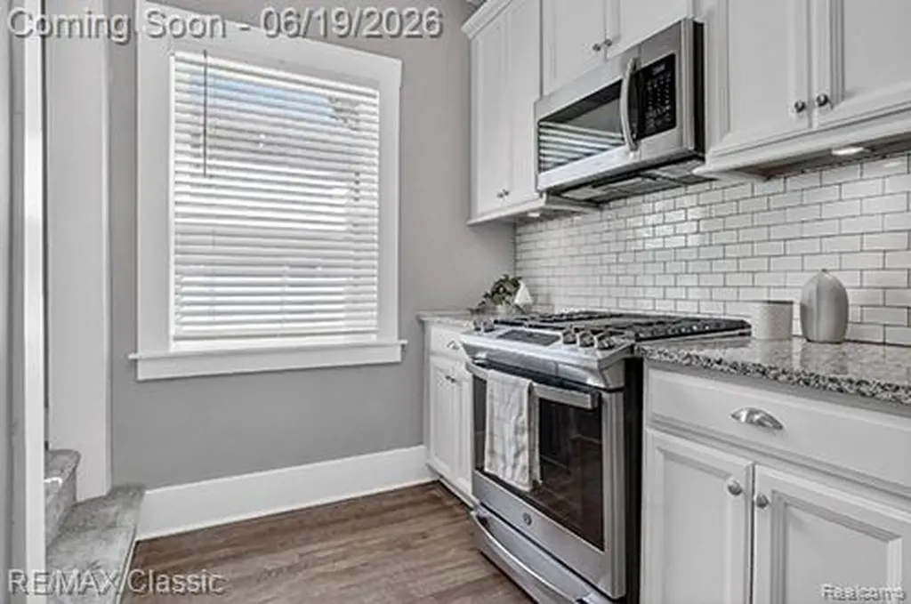 561 W Saratoga Street Ferndale City MI 48220