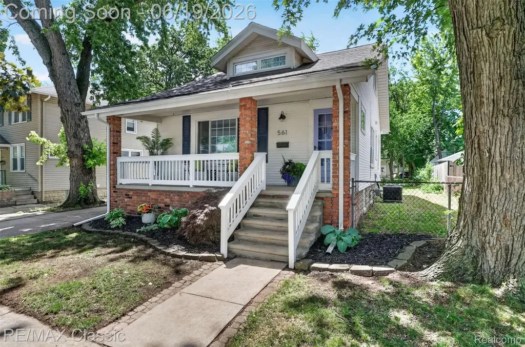 561 W Saratoga Street Ferndale City MI 48220