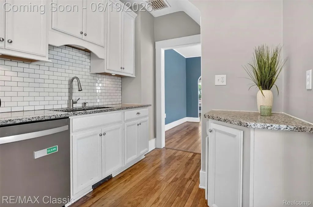 561 W Saratoga Street Ferndale City MI 48220