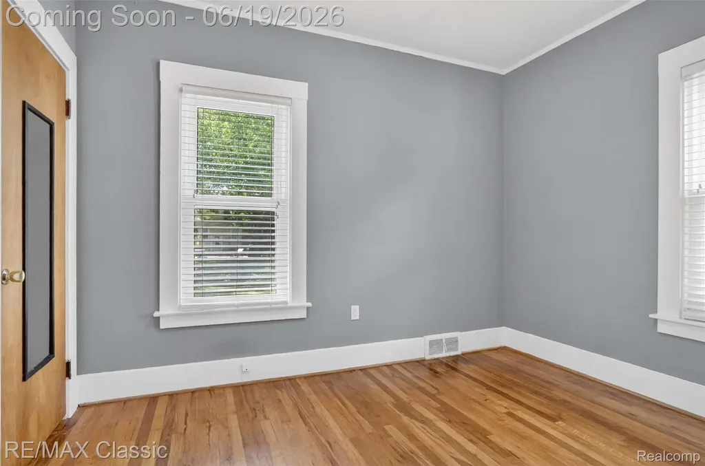 561 W Saratoga Street Ferndale City MI 48220