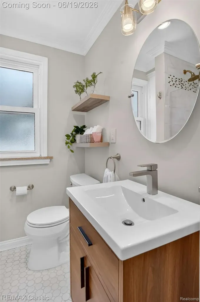 561 W Saratoga Street Ferndale City MI 48220