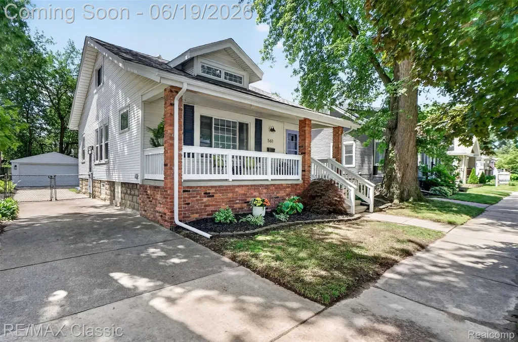 561 W Saratoga Street Ferndale City MI 48220