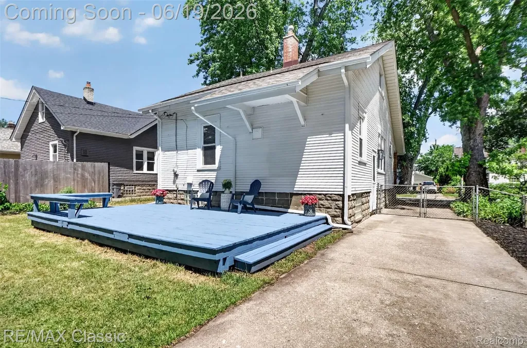 561 W Saratoga Street Ferndale City MI 48220