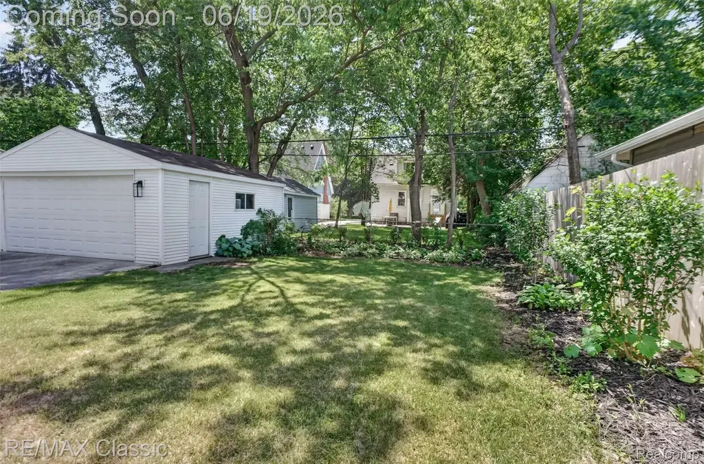561 W Saratoga Street Ferndale City MI 48220