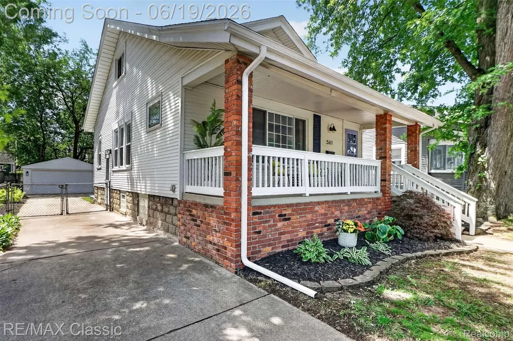 561 W Saratoga Street Ferndale City MI 48220