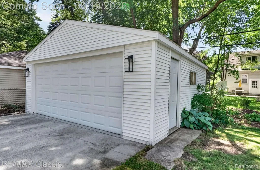 561 W Saratoga Street Ferndale City MI 48220