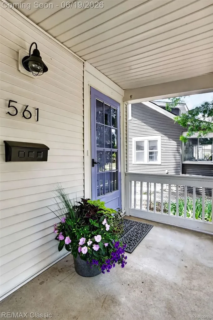 561 W Saratoga Street Ferndale City MI 48220