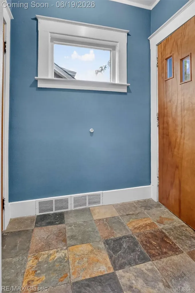 561 W Saratoga Street Ferndale City MI 48220