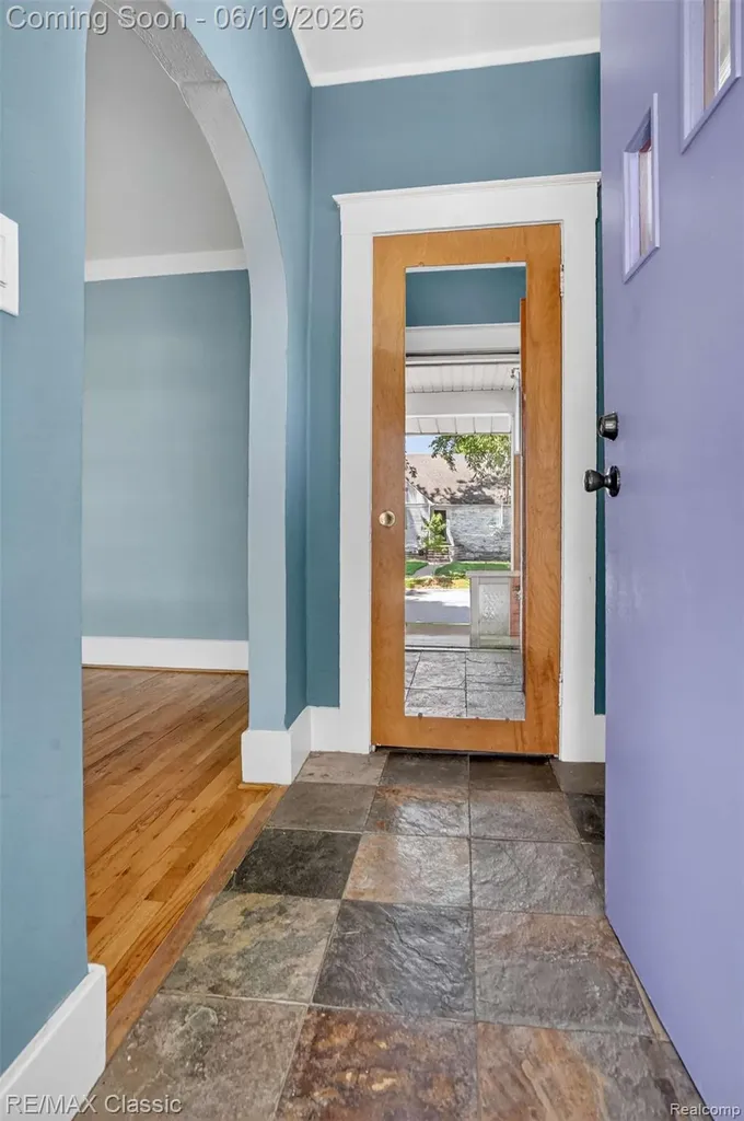 561 W Saratoga Street Ferndale City MI 48220