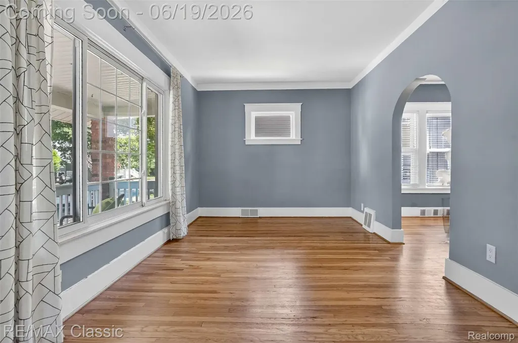 561 W Saratoga Street Ferndale City MI 48220