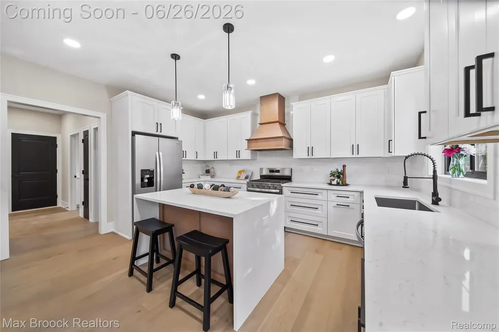 34575 Jefferson Avenue Harrison Charter Township MI 48045