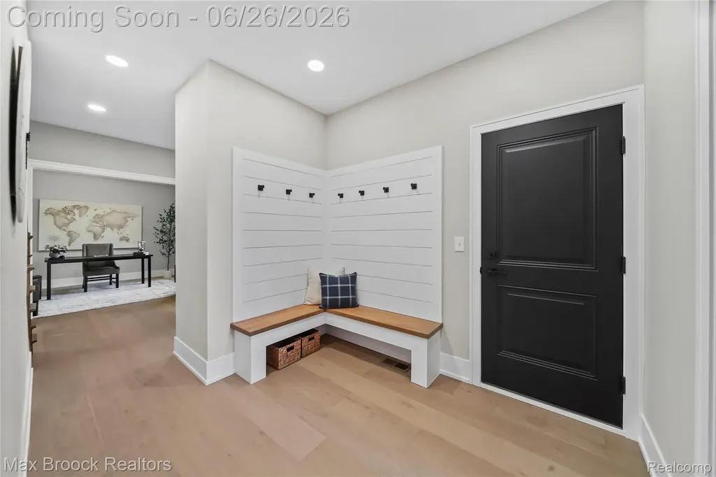 34575 Jefferson Avenue Harrison Charter Township MI 48045