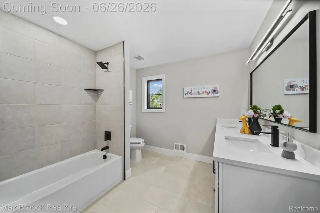 34575 Jefferson Avenue Harrison Charter Township MI 48045