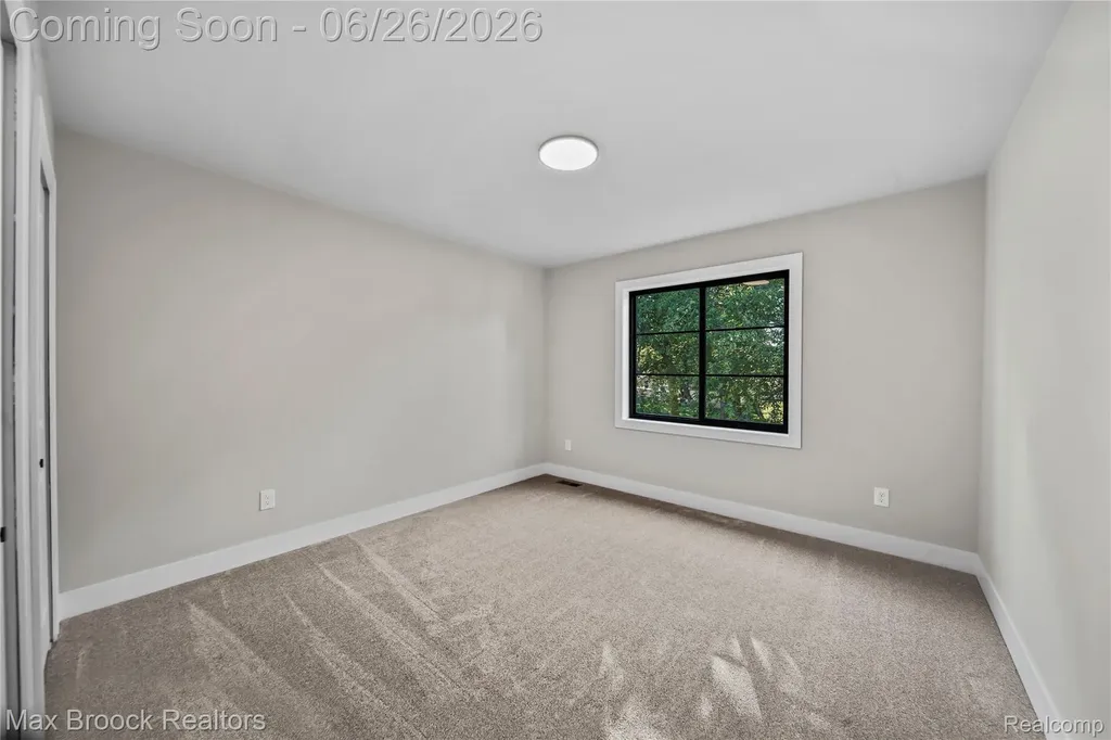 34575 Jefferson Avenue Harrison Charter Township MI 48045
