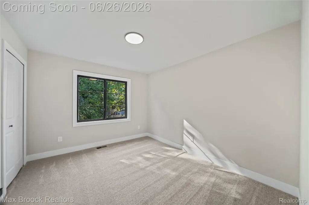 34575 Jefferson Avenue Harrison Charter Township MI 48045