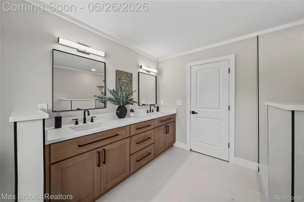 34575 Jefferson Avenue Harrison Charter Township MI 48045