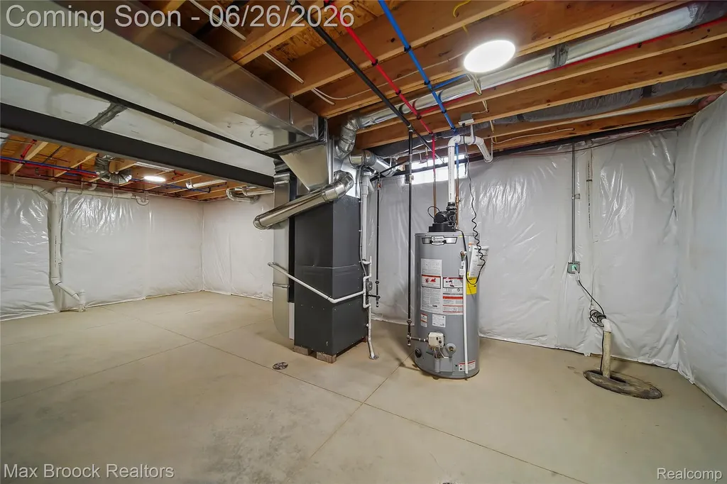 34575 Jefferson Avenue Harrison Charter Township MI 48045