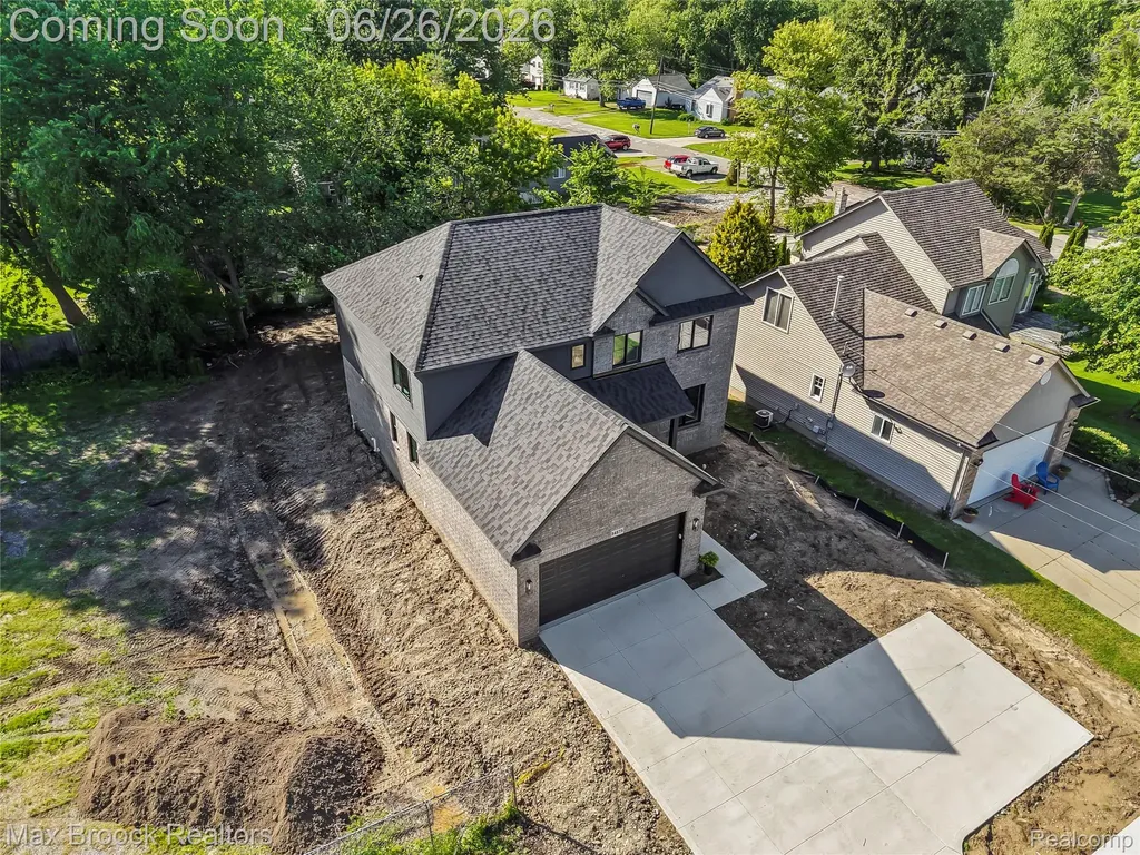34575 Jefferson Avenue Harrison Charter Township MI 48045