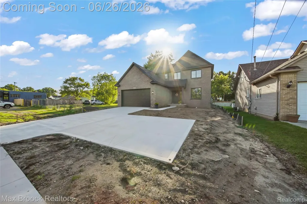 34575 Jefferson Avenue Harrison Charter Township MI 48045