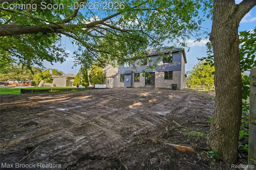 34575 Jefferson Avenue Harrison Charter Township MI 48045