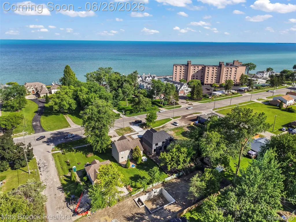 34575 Jefferson Avenue Harrison Charter Township MI 48045