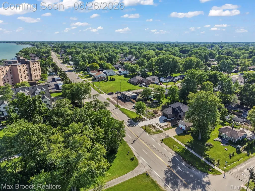 34575 Jefferson Avenue Harrison Charter Township MI 48045