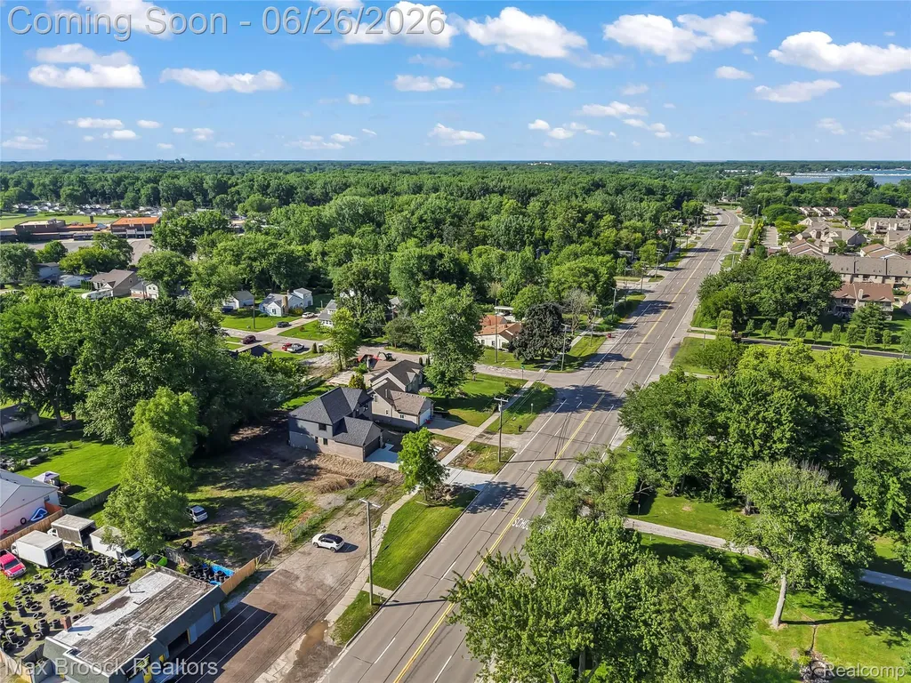 34575 Jefferson Avenue Harrison Charter Township MI 48045