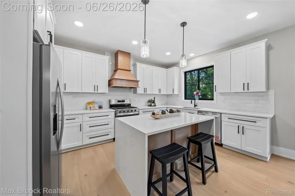 34575 Jefferson Avenue Harrison Charter Township MI 48045