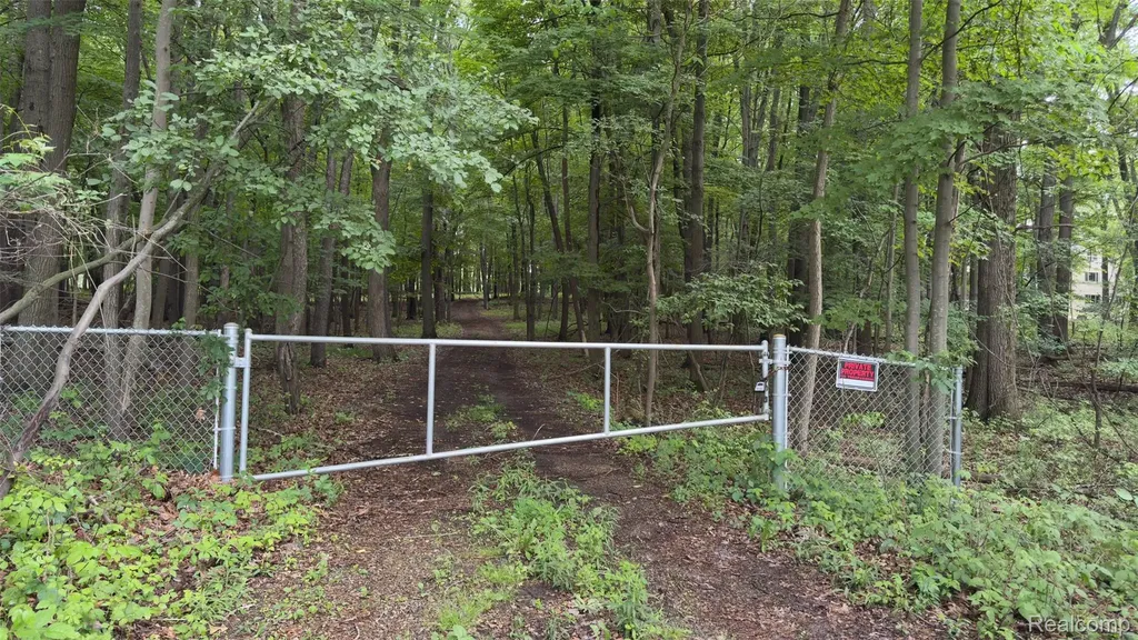 2608 E Sutton Road Metamora Township MI 48455