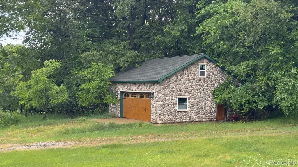 2608 E Sutton Road Metamora Township MI 48455
