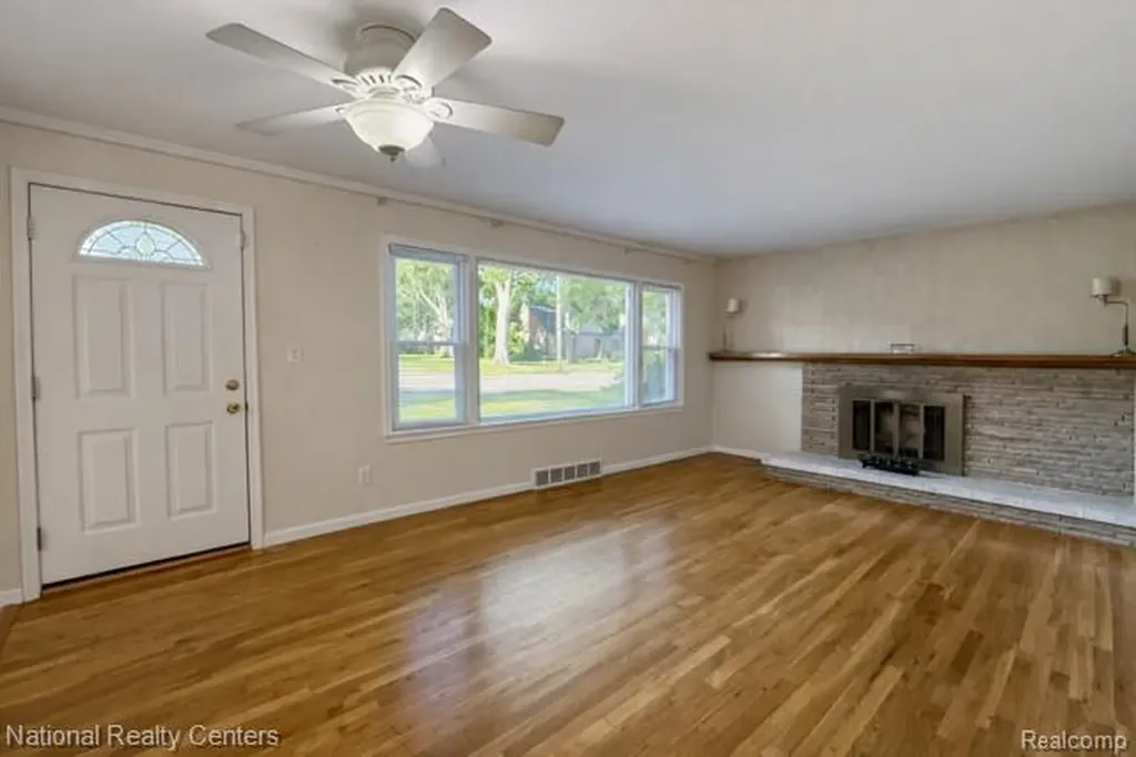 2639 Woodbine Drive Waterford Charter Township MI 48328