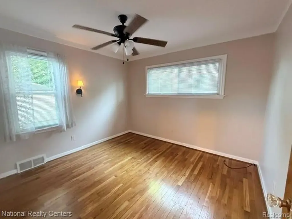 2639 Woodbine Drive Waterford Charter Township MI 48328