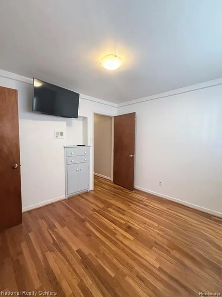 2639 Woodbine Drive Waterford Charter Township MI 48328