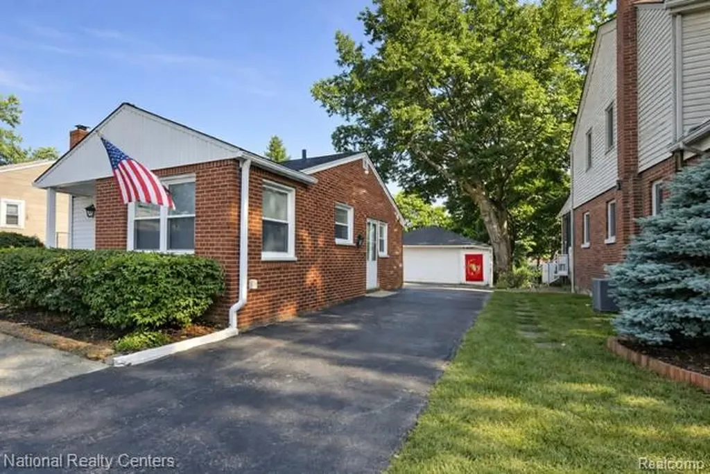2639 Woodbine Drive Waterford Charter Township MI 48328
