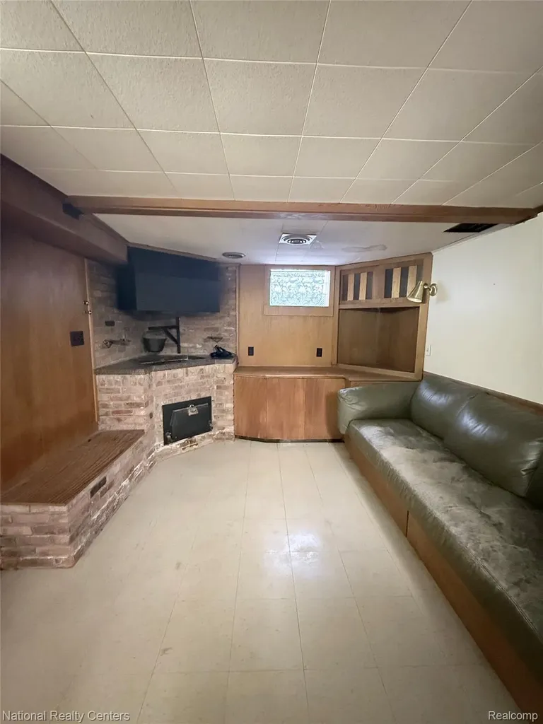 2639 Woodbine Drive Waterford Charter Township MI 48328