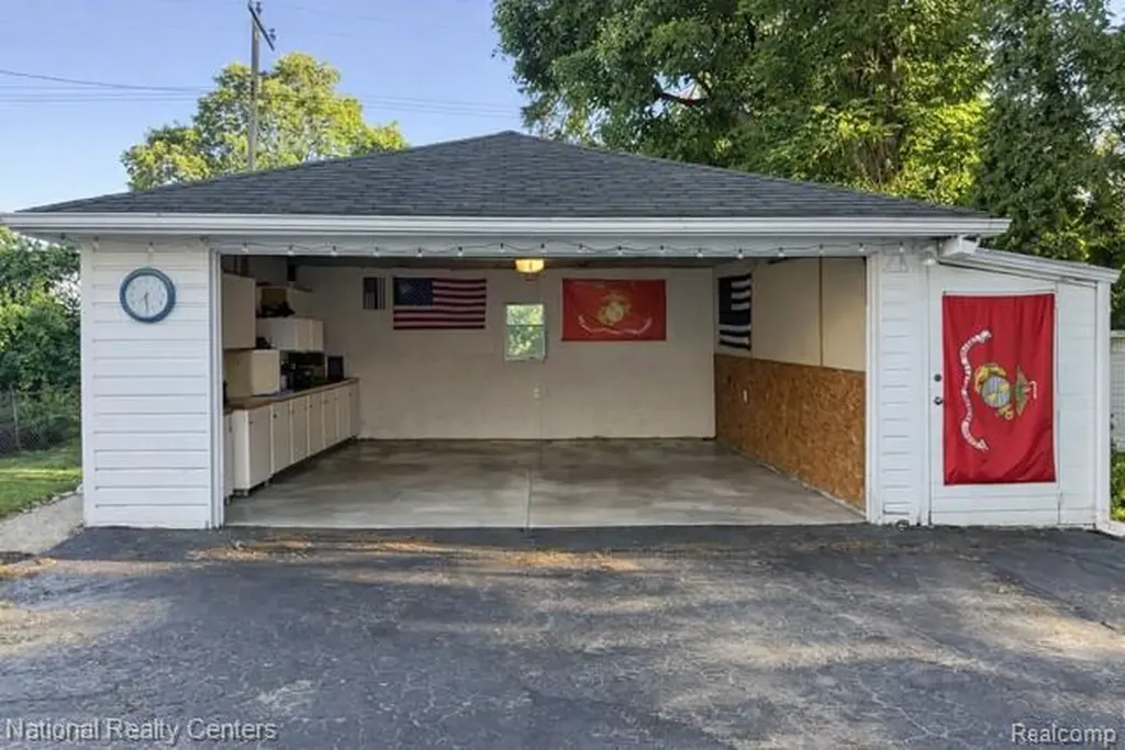 2639 Woodbine Drive Waterford Charter Township MI 48328