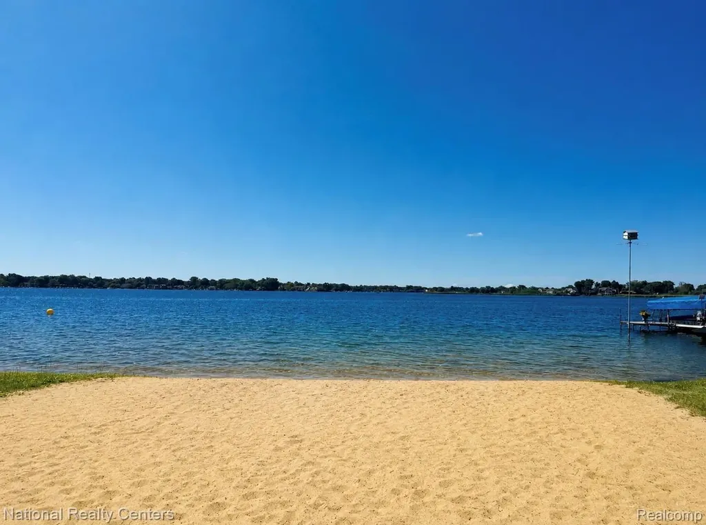 2639 Woodbine Drive Waterford Charter Township MI 48328