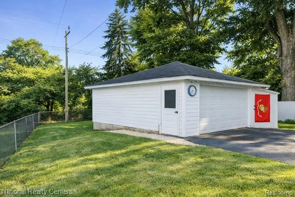 2639 Woodbine Drive Waterford Charter Township MI 48328