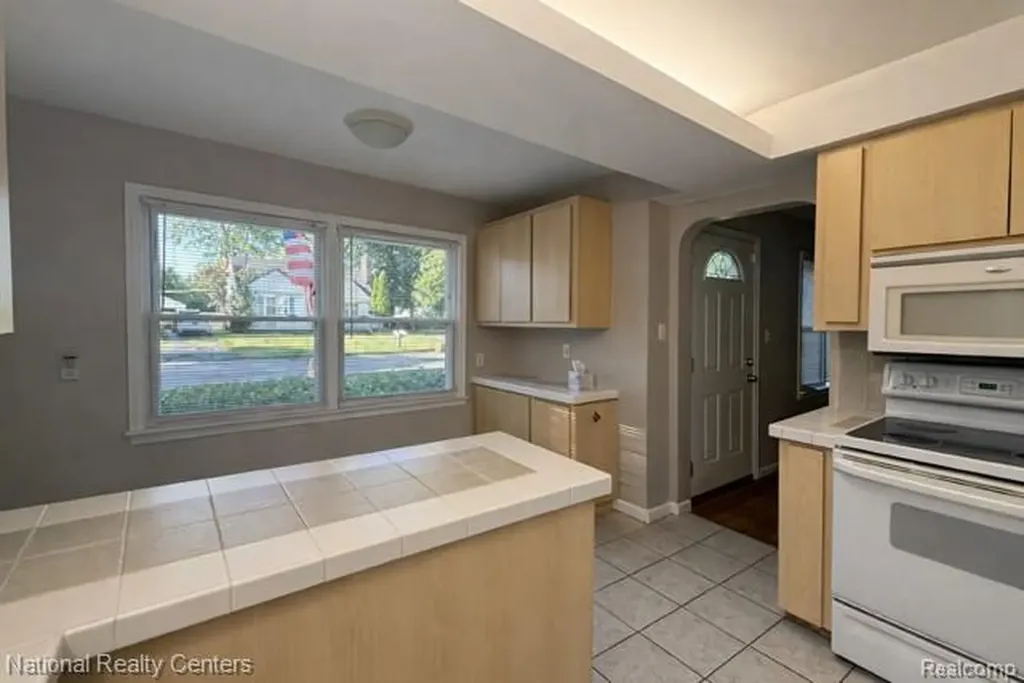 2639 Woodbine Drive Waterford Charter Township MI 48328