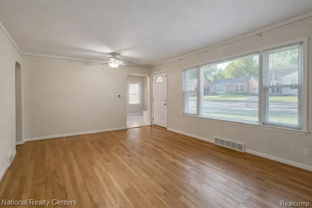 2639 Woodbine Drive Waterford Charter Township MI 48328