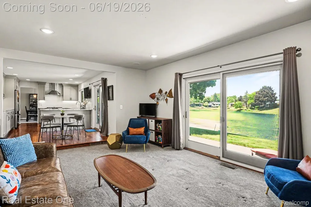 6317 Atkins Drive Troy City MI 48085