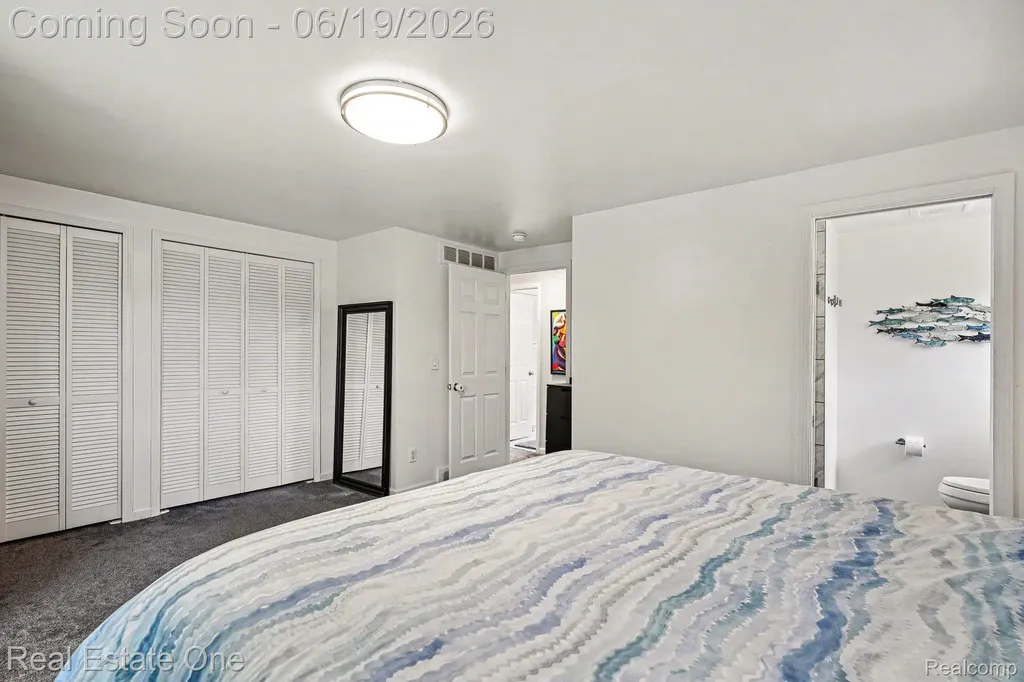 6317 Atkins Drive Troy City MI 48085
