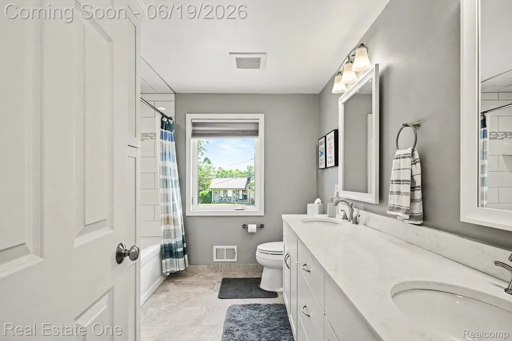 6317 Atkins Drive Troy City MI 48085