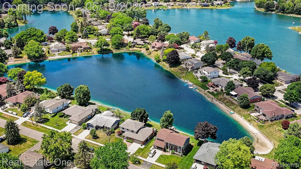 6317 Atkins Drive Troy City MI 48085