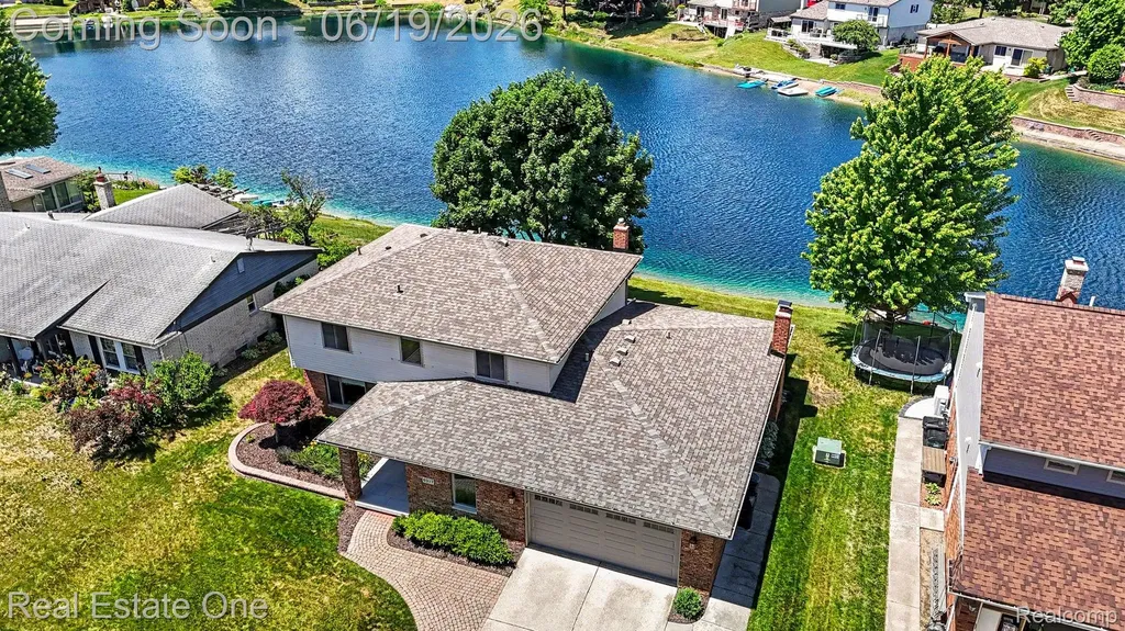 6317 Atkins Drive Troy City MI 48085
