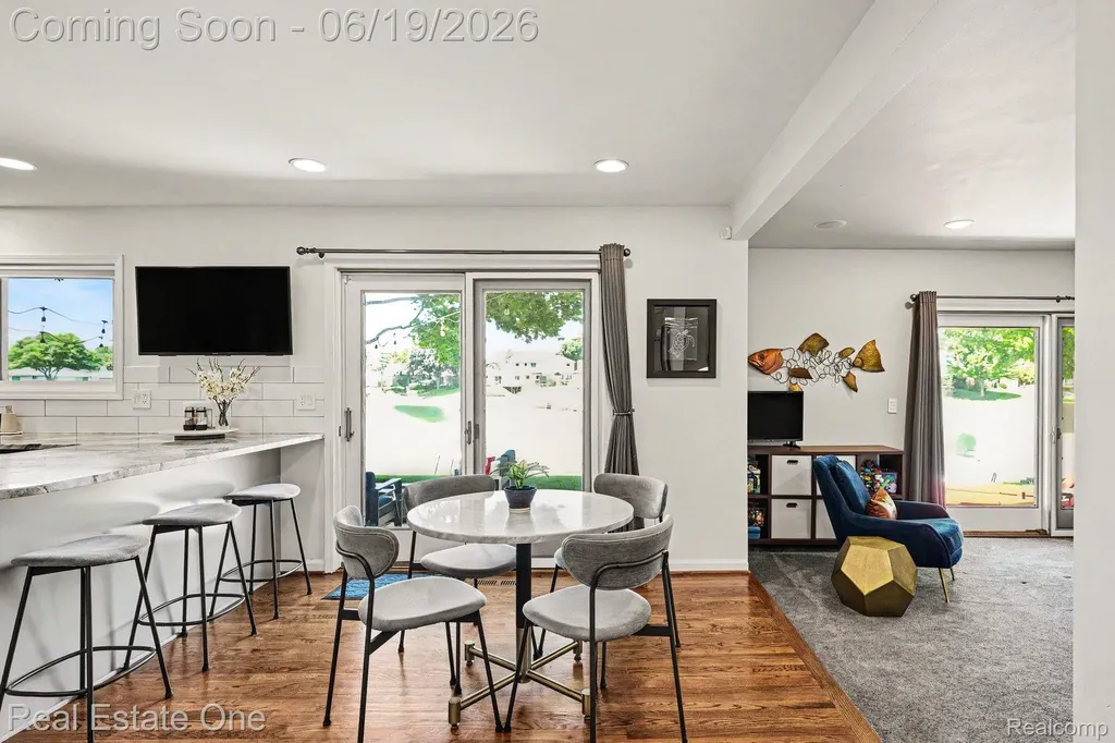 6317 Atkins Drive Troy City MI 48085